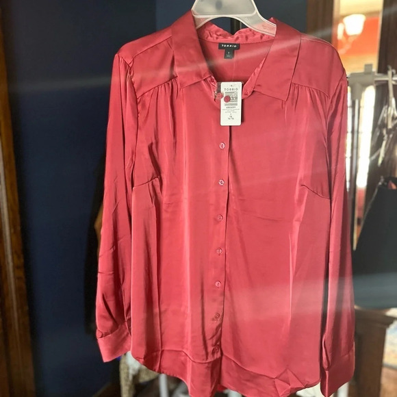 TORRID NWT Madison Satin Button-Up Long Sleeve Shirt, Holly Berry color, 24”p2p - Picture 4 of 9